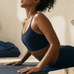 Cobra yoga en Bhujangasana : ouvrir le thorax sans écraser les lombaires