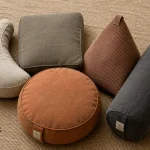 Coussin de méditation : zafu et bolster sur natte de méditation