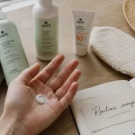 Prendre soin de son corps avec des gestes doux pour la peau
