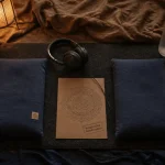 Respiration holotropique : séance guidée en studio, tapis et coussins
