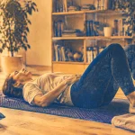 10 exercices pour le mal de dos sans matériel : respiration et gainage au sol