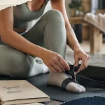 Sport doux : femme en pilates sur tapis de yoga